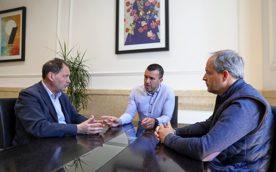 La Federación de las Escuelas Familiares Agrarias de la Comunidad Valenciana se reúne con el presidente de la Diputación de Valencia
